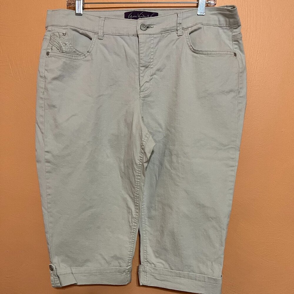 Gloria Vanderbilt Missy Jean Skimmers. (Aiden Style)  Size 14. Light Khaki. NEW